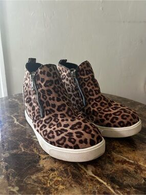 Soda Kids Leopard-Print Zip-Front Sneakers - Brown & Black